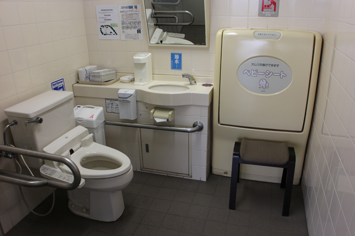 多目的トイレの内部写真